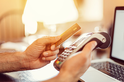 美国高中留学学费多少